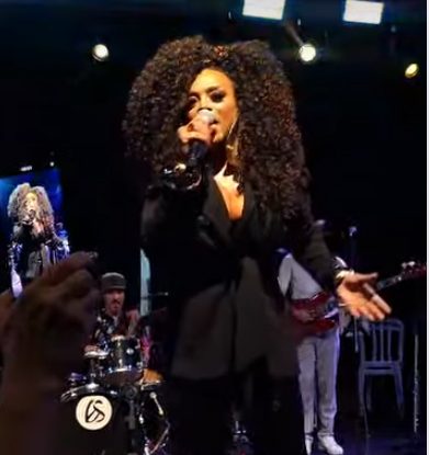 AINDA ESTOU TOMADA PELA EMOÇÃO